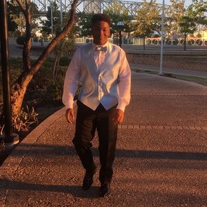 Meet your Posher, Amias